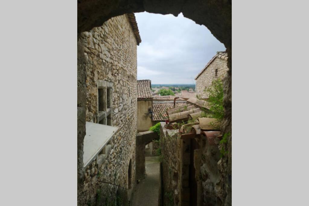 Maison De Village Meublee Avec Terrasse Donzère Exterior foto